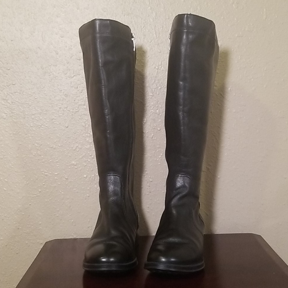 Brazilian waterproof Andre Assous leather boots.